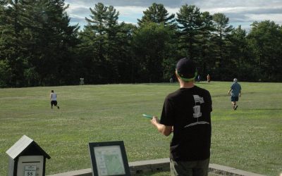 disc golf summer league player on the patriot